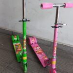 monopatin con luz de metal