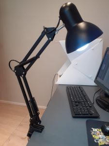 velador de escritorio con 2 brazos para foco enchufe 220v mt-811