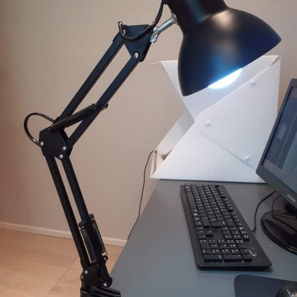 velador de escritorio con 2 brazos para foco enchufe 220v mt-811