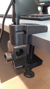 velador de escritorio con 2 brazos para foco enchufe 220v mt-811