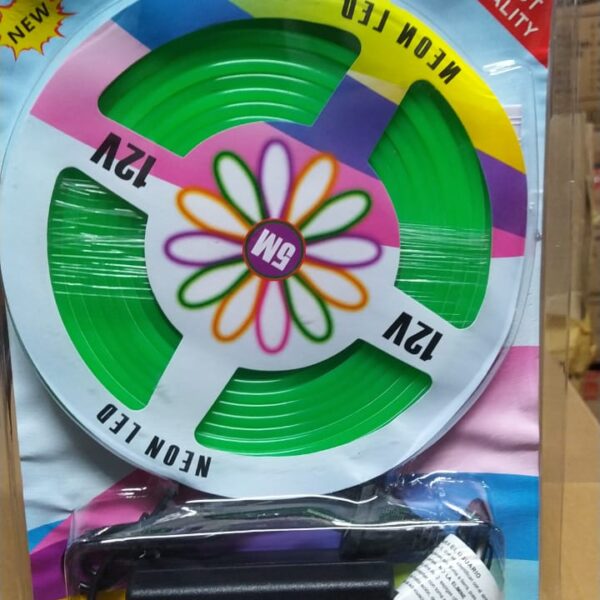 luz de neon con fuente verde