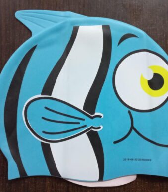 gorro de natacion con forma de pez