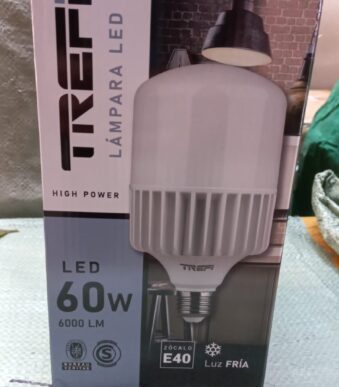 foco galponero trefi 60w con estructura de aluminio zocalo e40