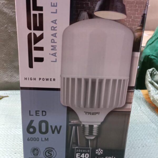 foco galponero trefi 60w con estructura de aluminio zocalo e40