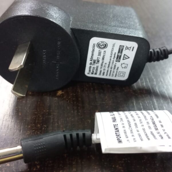 fuente 12v 1 am suelta