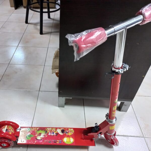 MONOPATIN INFANTIL C/LUZ DE METAL doble rueda trasera