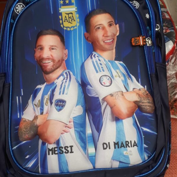 mochila 16" primaria selleccion doble cierre relieve 3 d