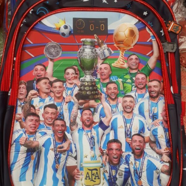 mochila 16" primaria selleccion doble cierre relieve 3 d