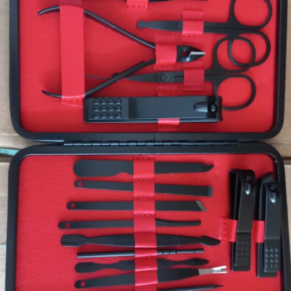 SET MANICURA NEGRO DE 17 PIEZAS XLN02