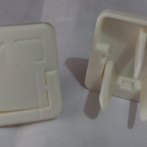 TAPA PARA ENCHUFE PAQUETE POR 24 UNIDADES