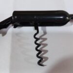 sacacorcho con forma de botella