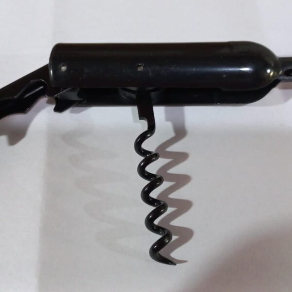 sacacorcho con forma de botella