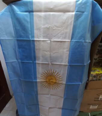BANDERA ARGENTINA 90X150CM CON BRAZOS WVF-27