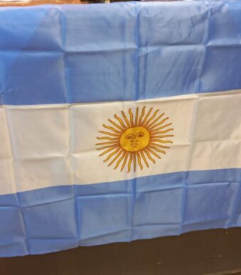 BANDERA ARGENTINA CON MANGAS MODV00EX 90X150 CM