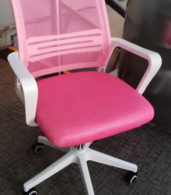 SILLA DE OFICINA BLANCA Y ROSA SC-01NJ