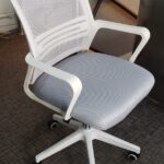 SILLA DE OFICINA BLANCA Y GRIS SC-01NJ
