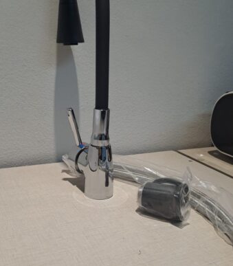 GRIFERIA PICO FLEXIBLE NEGRA MONOCOMANDO CIERRE CERAMICO BF-12