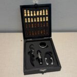 Set De Utensilios vino Con Tablero Negro Y Piezas De Ajedrez