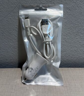 CARGADOR DE AUTO ROYALCELL EN BOLSITA