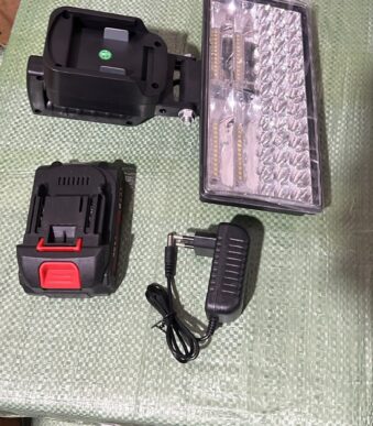LUZ REFLECTOR PORTATIL CON BATERIA PROFECIONAL TIK TOK F84