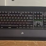 TECLADO MECANICO RETROILUMINADO APOYAMUÑECA - FORMATO 100% - SWITCH BLUE NM-LEGEND