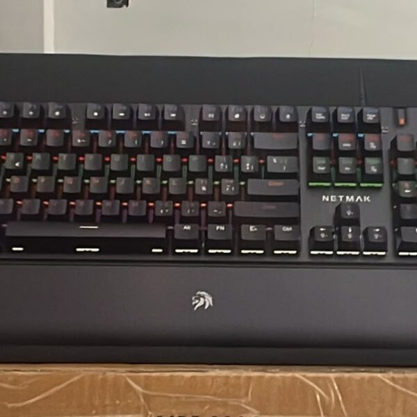TECLADO MECANICO RETROILUMINADO APOYAMUÑECA - FORMATO 100% - SWITCH BLUE NM-LEGEND